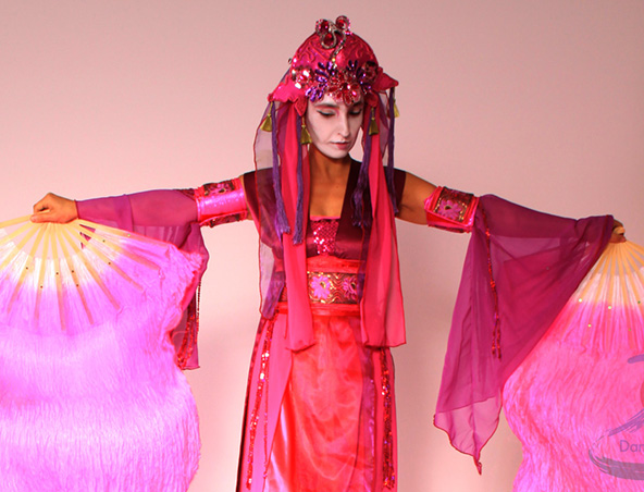 Sydney Stilt Walkers Asian