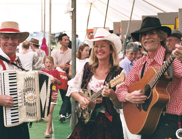 Continental Party Band Brisbane - Roving Bands Musicians Singers